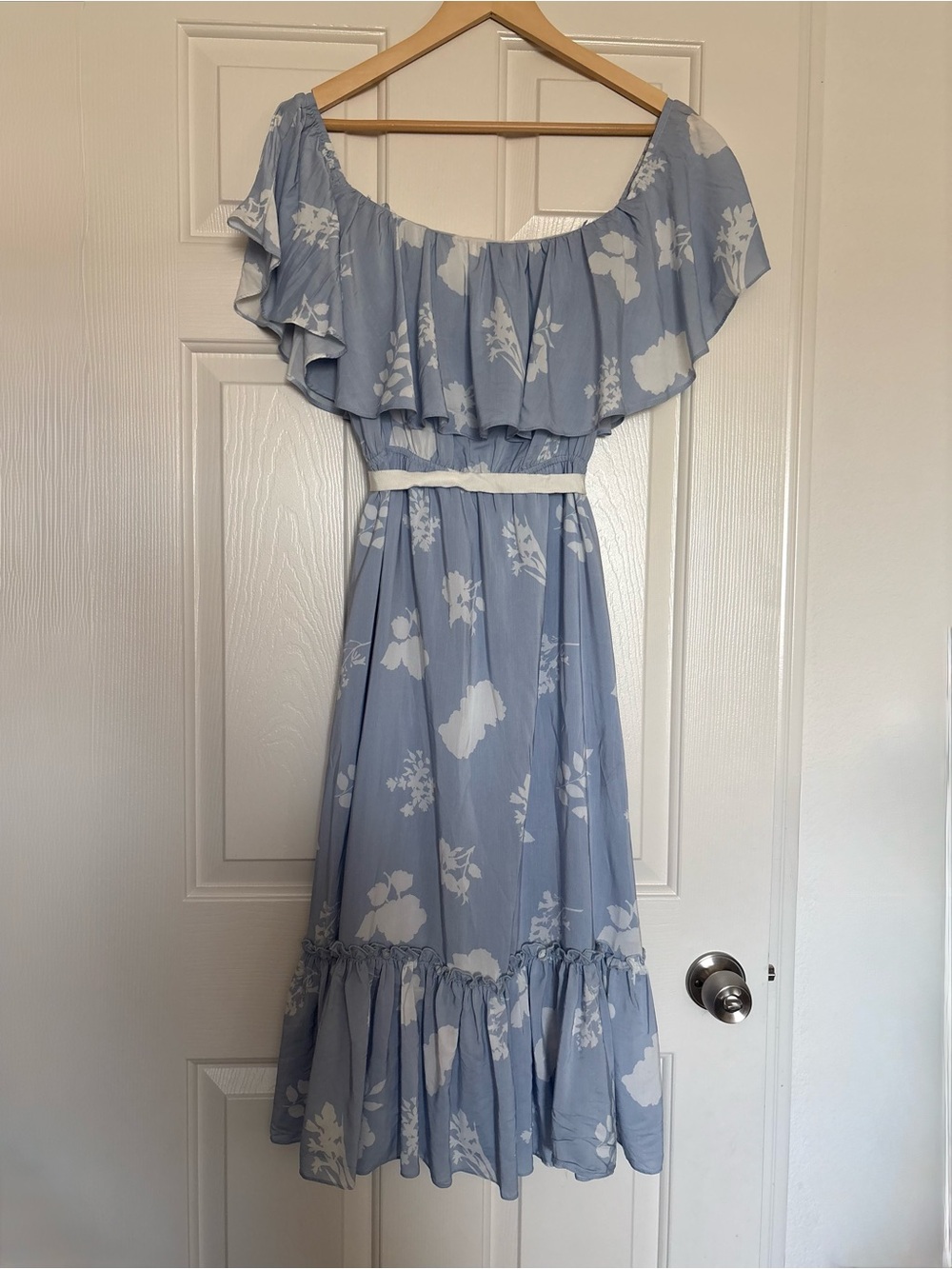 Free the Roses Blue Floral Off Shoulder Maxi Dress✨NWOT Sz Small